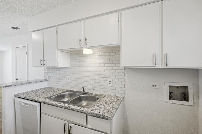 Photo - 313-319 Rose St