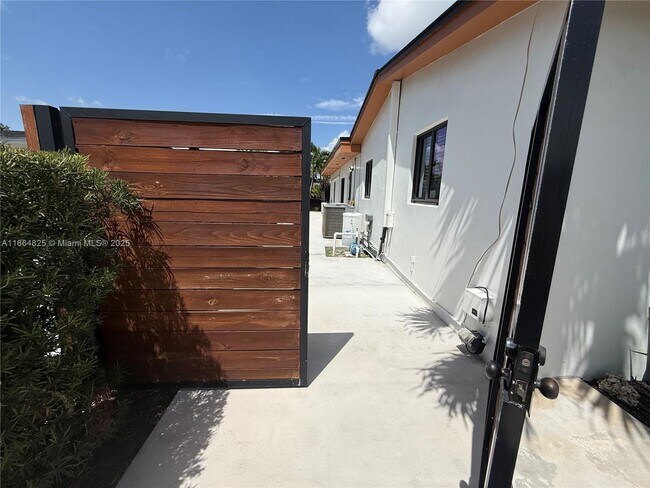 Photo - 16800 NW 72nd Ct Apartment Unit 0