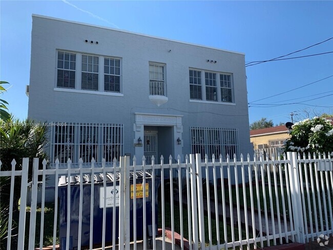 Building Photo - 3364 SW 2nd St Unit 3 Rental