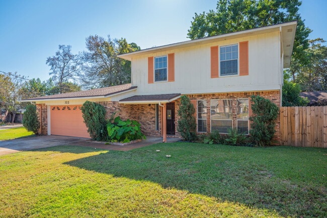 Photo - 322 Kathleen Pl NW