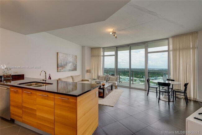 Photo - 3301 NE 1st Ave Unidad H2009