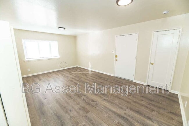 Photo - 156 Marina Way