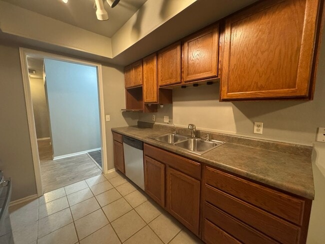 Photo - 5716 S Elm Ave