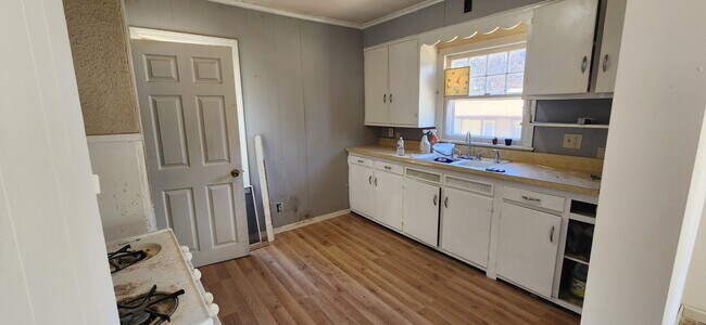 Photo - 714 Albert Ave