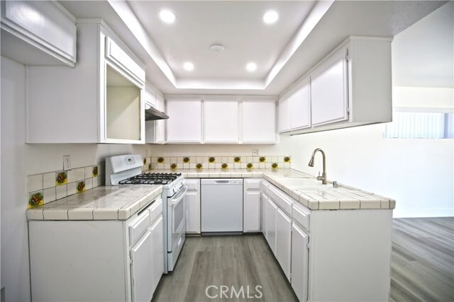 Photo - 210 W Grand Ave