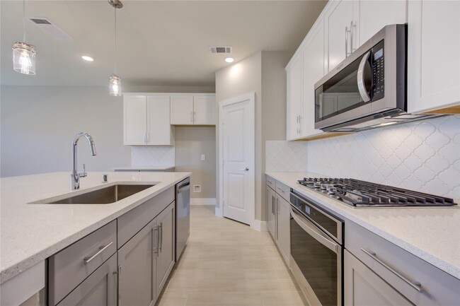 Photo - 1709 Summerlyn Ter Dr