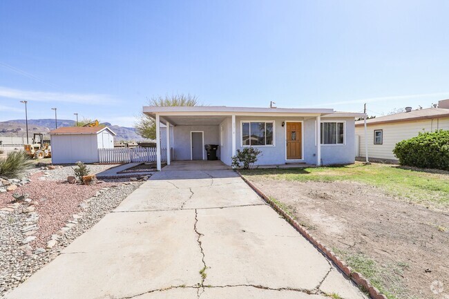 Building Photo - Conveniently located 3 Bedroom, 2 bath Rental