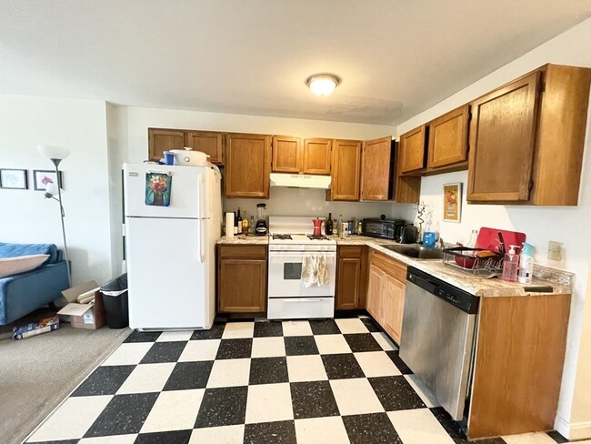 Building Photo - 96 Hammond St Unit 4