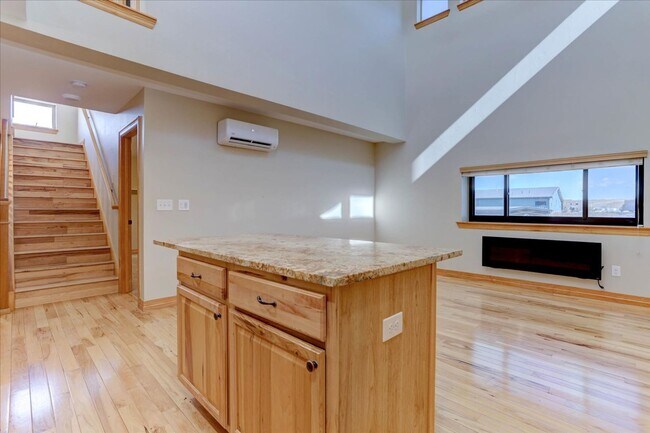 Photo - 1725 Majestic Dr