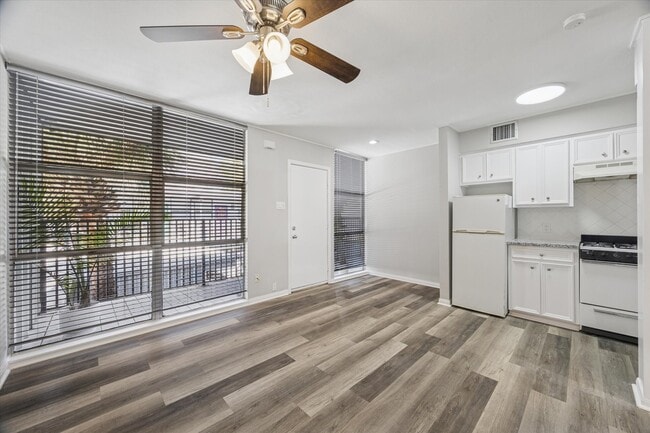 Building Photo - 1901 Whitney St Unit 7