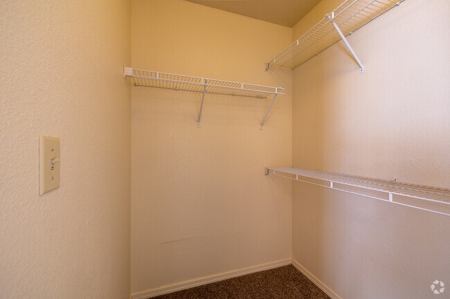 2BD 2.5BA Closet