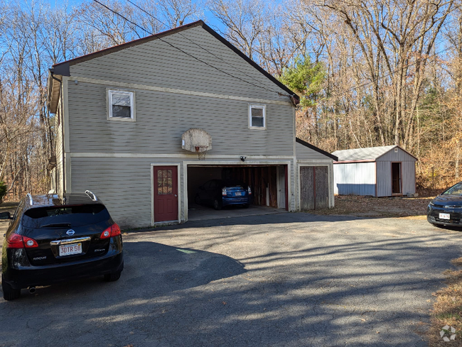 Building Photo - 41 S Valley Rd Unit Main House