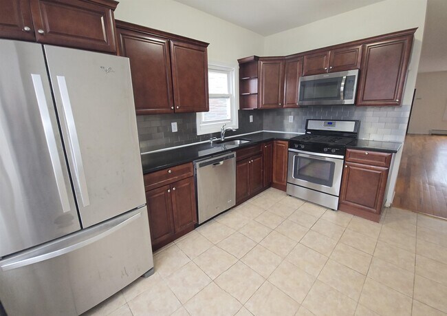 Photo - 46-48-48 Washington Pkwy Unidad 1