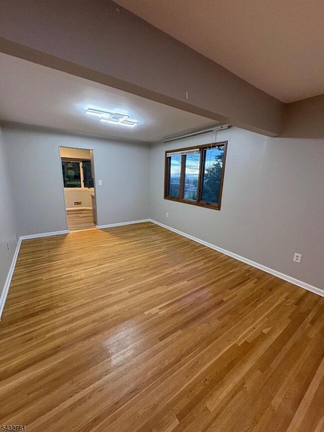 Photo - 270 Silleck St