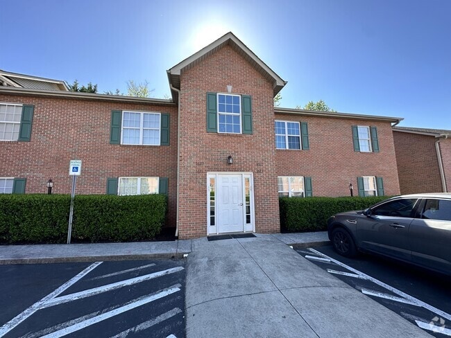 Building Photo - 1627 Maple View Way Rental
