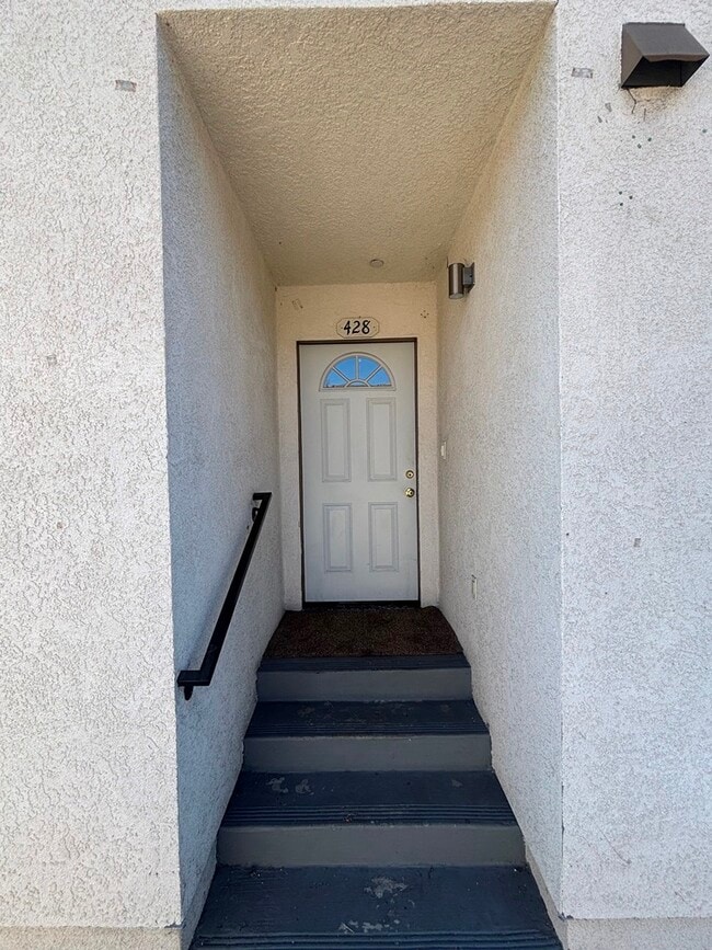 Photo - 428 W 75th St