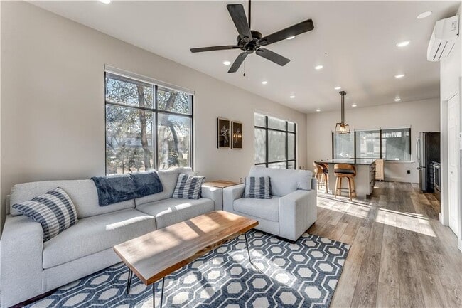 Photo - 1723 N Chestnut Ave Unit 101