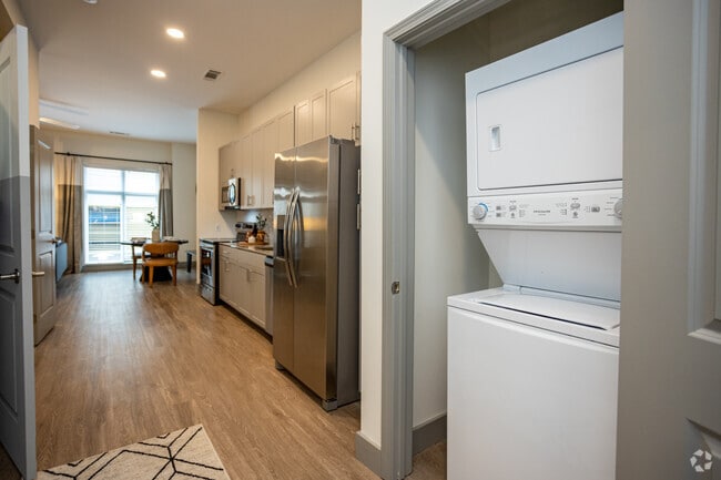 1 BR, 1 BA - 715SF