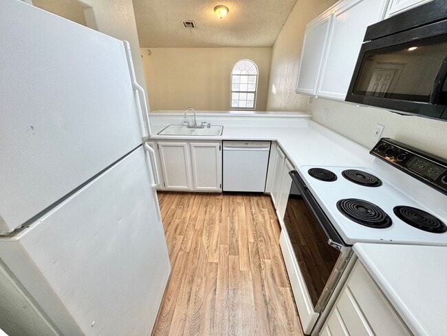 Photo - BRIGHT 2-BED CONDO LOCATED CENTRAL LAS VEGAS CONDO