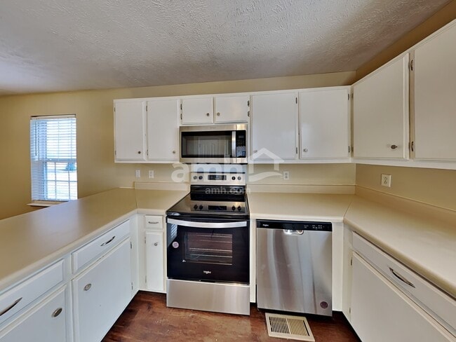 Photo - 2825 Islington Dr