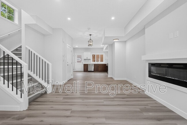 Photo - 10821-10112 112 St NW