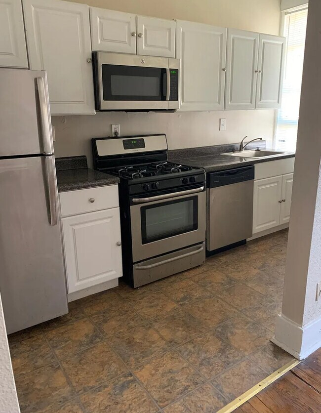 Photo - 1733 Poplar Ave