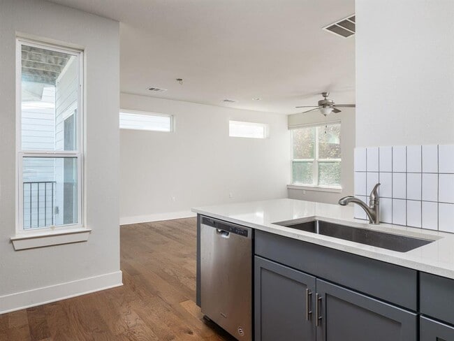 Photo - 2020 Sager Dr Unidad 260C