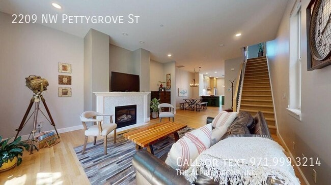 Building Photo - 2209 NW Pettygrove St Rental