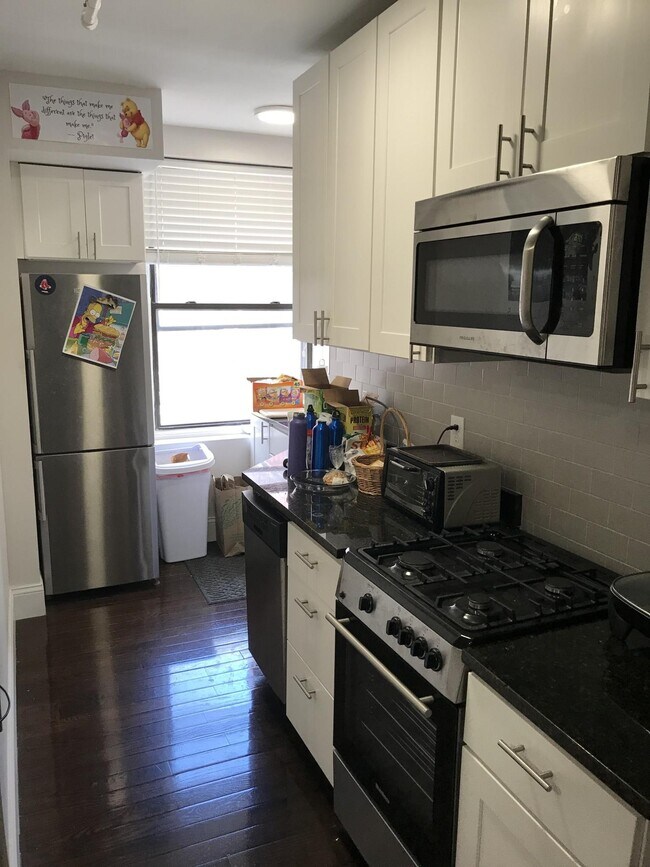 Building Photo - 11 Symphony Rd Rental
