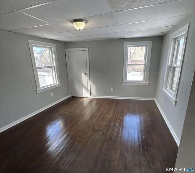 Building Photo - 2310 Barnum Ave Unit 1