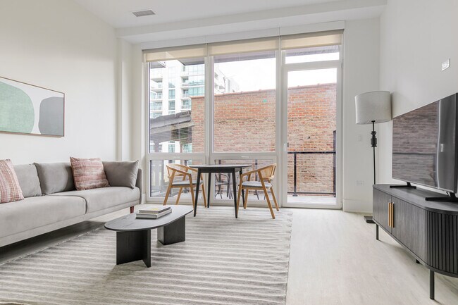 Building Photo - 812 W Adams St Rental