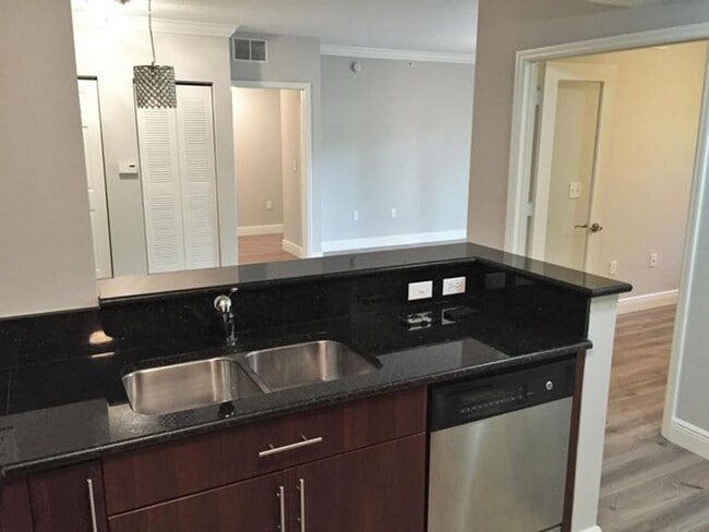 Photo - 4905 Midtown Ln