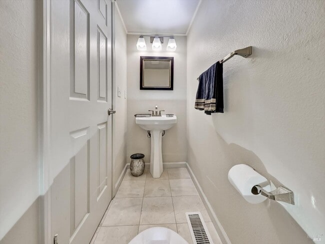 Photo - 128 Baypoint Dr