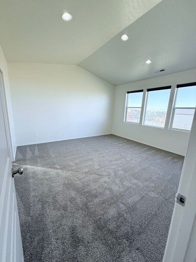 Spacious 4 bed 2 bath home! House Rental in Moro, OR