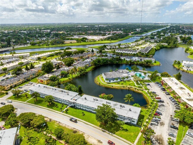 Photo - 20310 NE 2nd Ave Unit 24