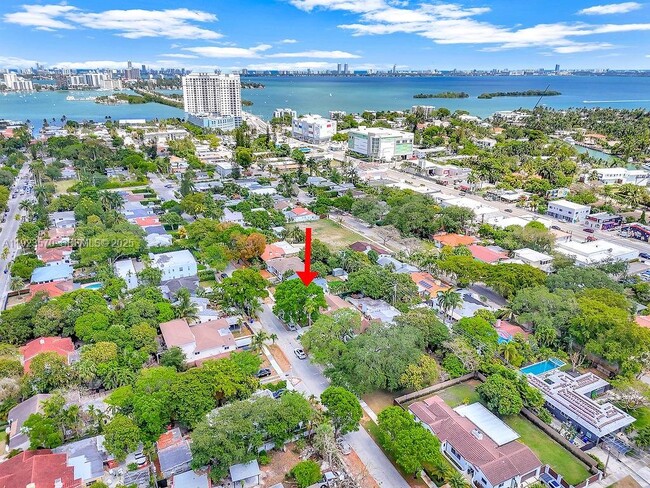 Photo - 876 NE 81st St