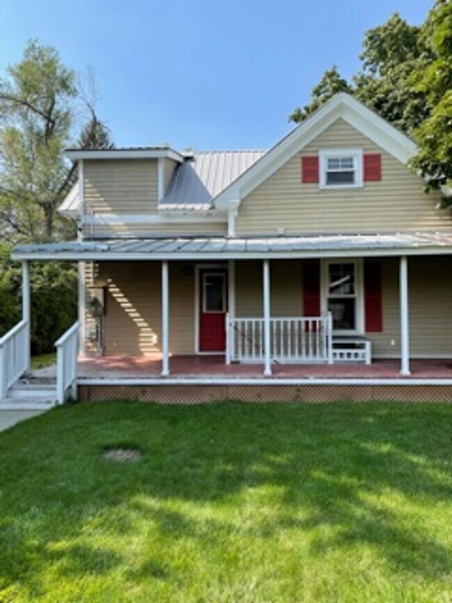Photo - 3 bedroom 2 bath house in downtown Kalispell