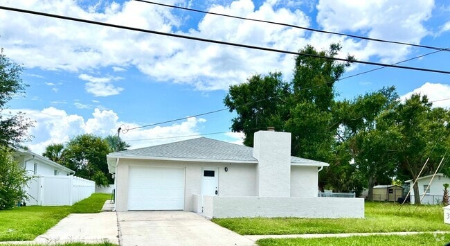 Building Photo - Gorgeous 3BD/2BTH Remodeled South Tampa Home
