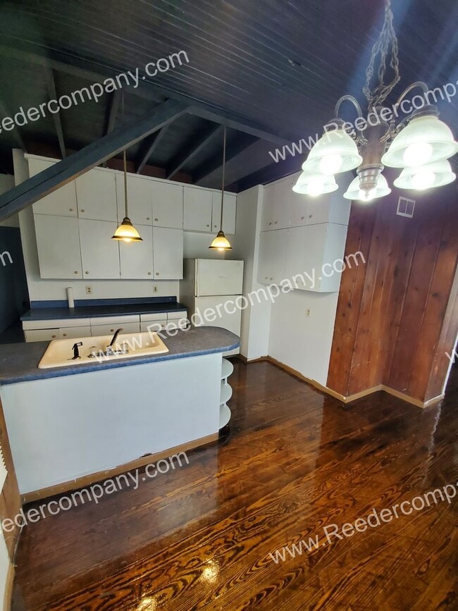 Photo - Large 2 bedroom home (close to the beach)
