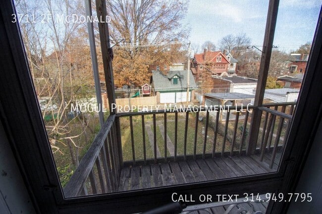 Photo - 3711 2F McDonald-