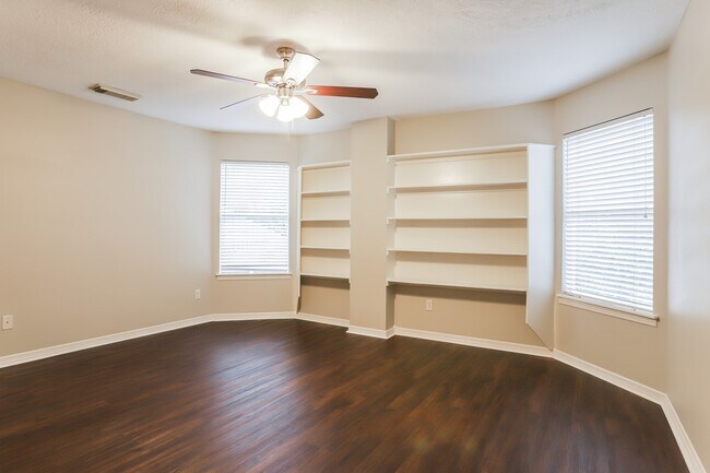 Photo - 5623 Evergreen Valley Dr