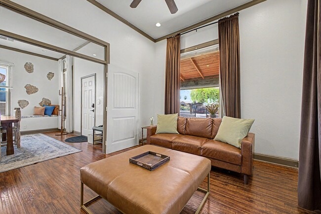 Photo - 1150 E Pierce St Unit 1