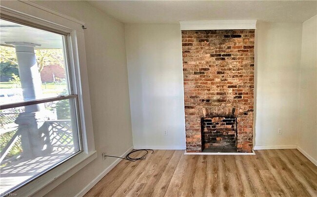 Photo - 1914 W 58th St House