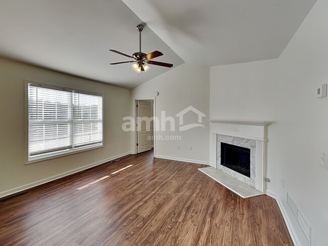 Photo - 6290 Queensdale Dr