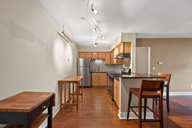 Photo - 2121 N Cambridge Ave