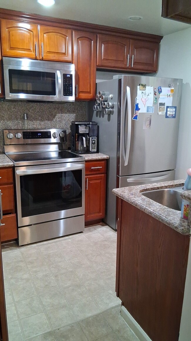 Building Photo - 35 Massolo Dr Unit D Rental