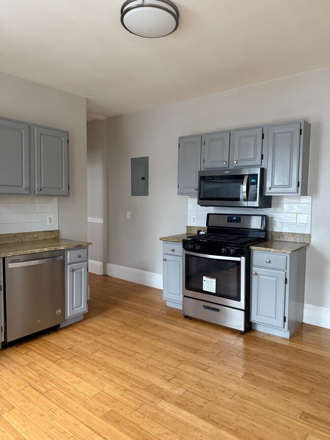 Photo - 21 Sutton St Apartments Unit 3
