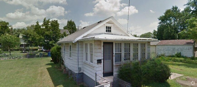 Building Photo - 1BR Canton Rental