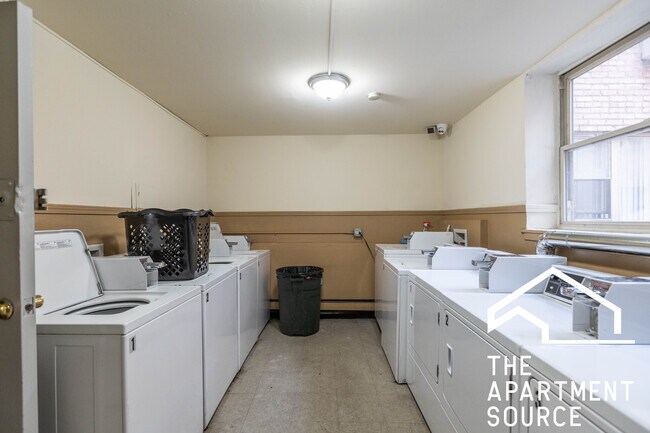 Photo - 3710 N Pine Grove Ave Unit 304