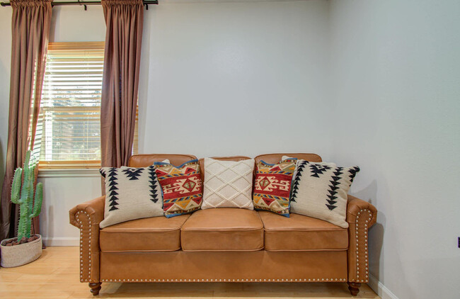 Building Photo - 9614 Springmont Dr Rental